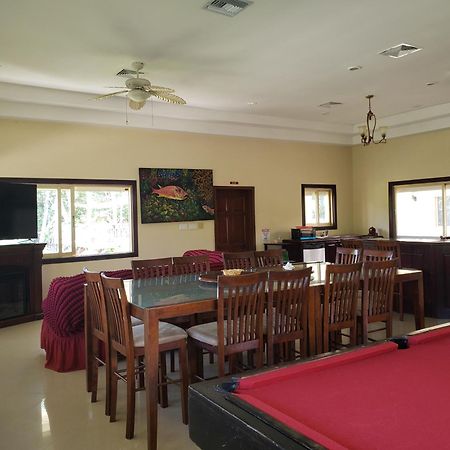 Seaside Chateau Resort Белиз Сити Екстериор снимка