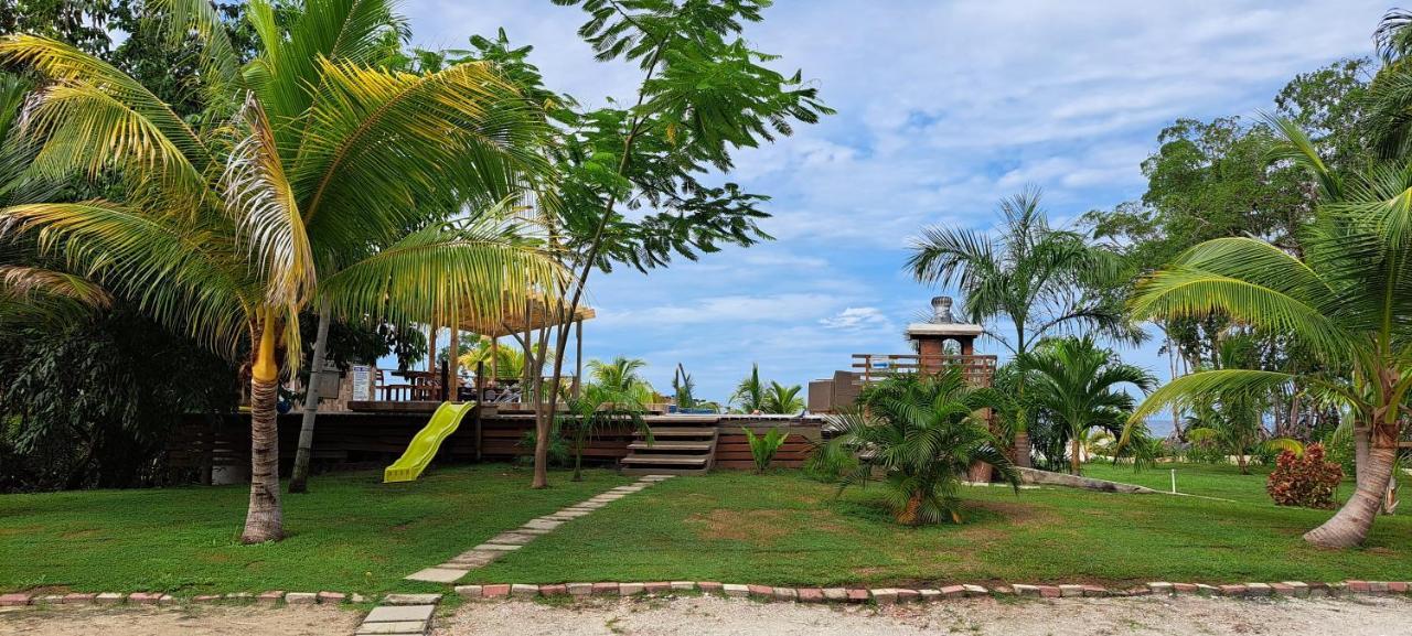 Seaside Chateau Resort Белиз Сити Екстериор снимка