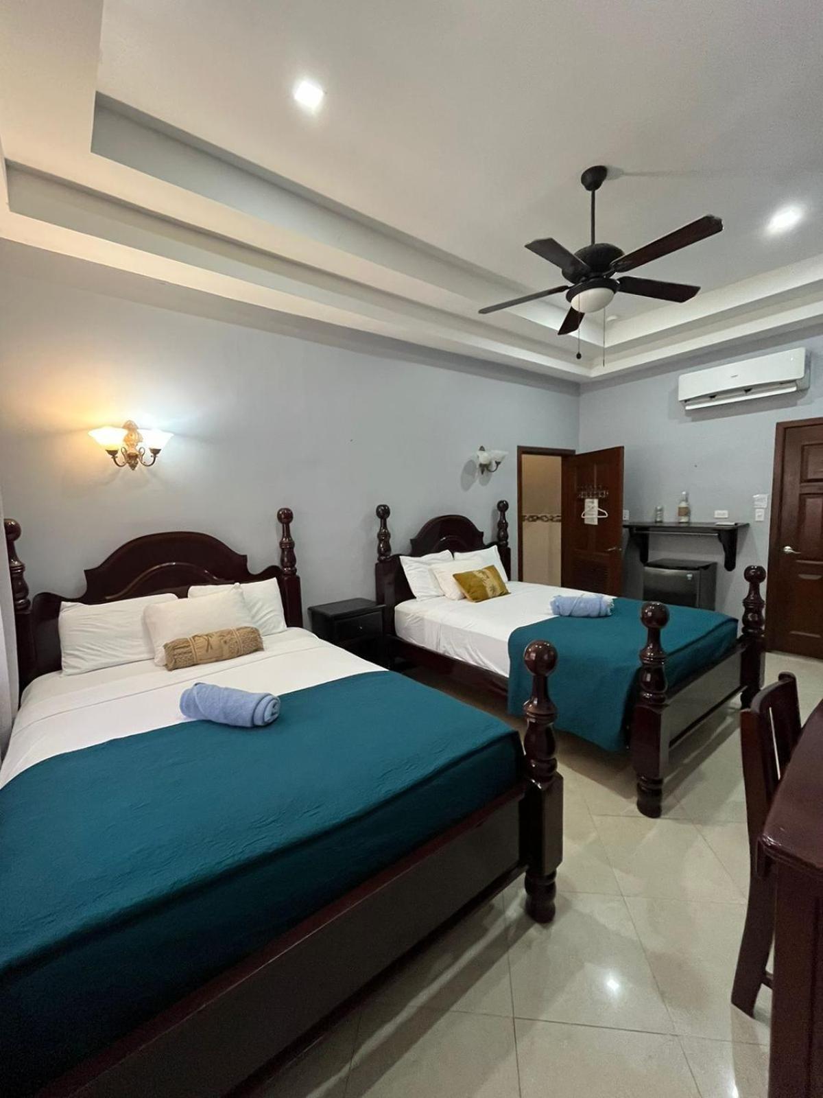 Seaside Chateau Resort Белиз Сити Екстериор снимка