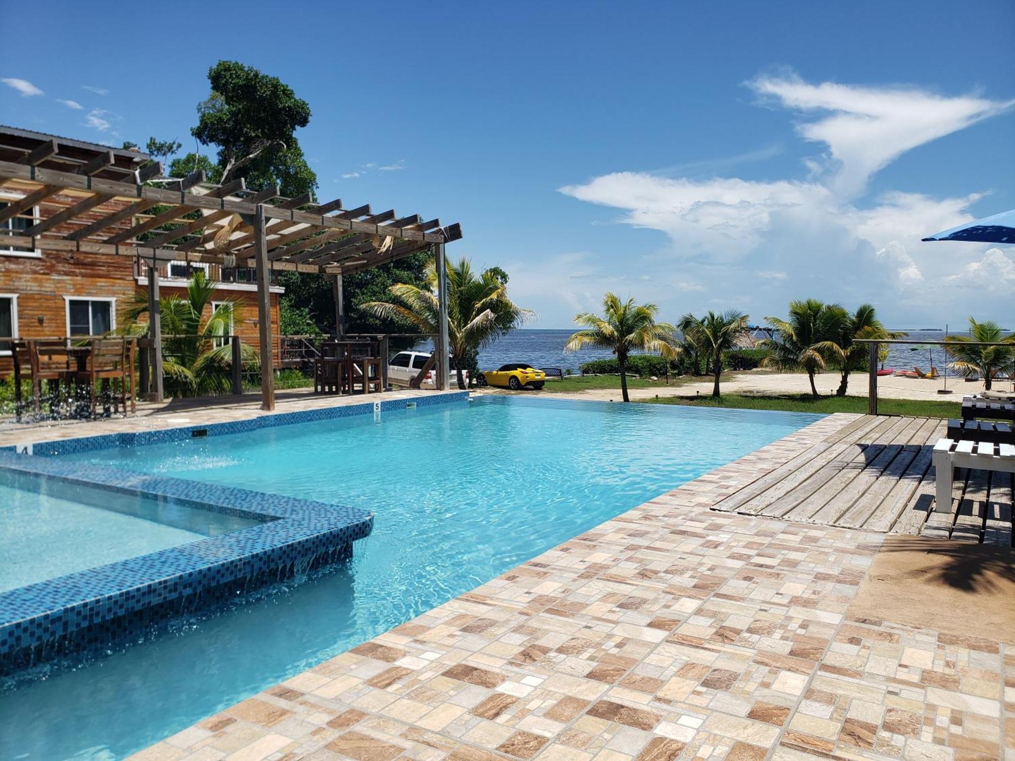 Seaside Chateau Resort Белиз Сити Екстериор снимка