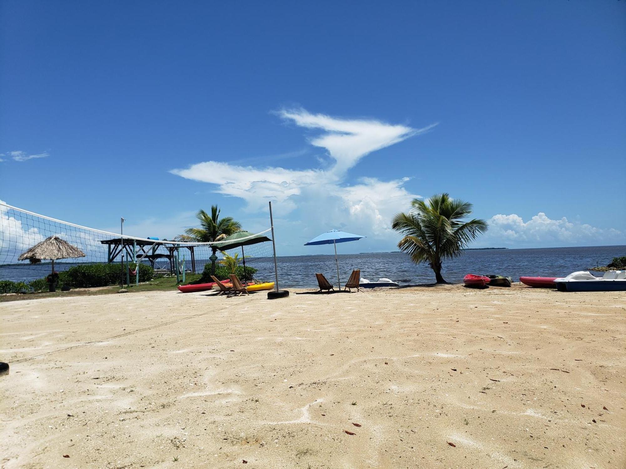 Seaside Chateau Resort Белиз Сити Екстериор снимка